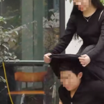 Video chàng trai núp trong váy bạn thân "viral", người xem thả cơn mưa phẫn nộ, chỉ trích sản phẩm nhảm nhí avatar1746776539552 17467765397712102223784png