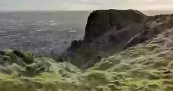 Người đàn ông đăng một bức ảnh bình thường lên trang cá nhân, cư dân mạng vô tình phóng to 50 lần phát hiện chi tiết rùng mình avatar1747117328751 17471173288442001678696 0 44 315 548 crop 1747117342634696398728jpg