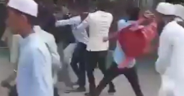 Chú rể tát cô dâu ngất xỉu, 2 gia đình ẩu đả dữ dội trong đám cưới avatar1747126682433 1747126682696510160341 0 30 315 534 crop 1747126701746287562523jpg 1