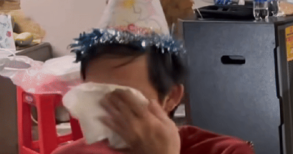 NSƯT Hoài Linh xuất hiện, bật khóc nức nở, lý do là gì? avatar1747141692751 17471416930931880347512 0 0 314 600 crop 174714176259786614752png