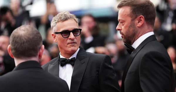 Joaquin Phoenix bật khóc tại LHP Cannes avatar1747467969276 1747467969556168892014 0 0 628 1200 crop 1747468050318496565018jpg