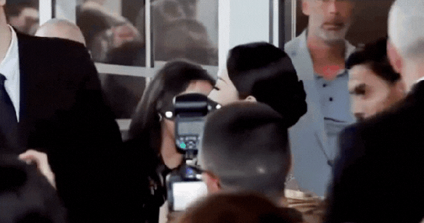 Lố nhất Cannes 2025: 1 mỹ nhân thuê hẳn 4 vệ sĩ lên thảm đỏ nhưng bị phóng viên ngó lơ! avatar1747574819499 1747574821063545813421 0 0 336 640 crop 1747574837932871978334gifpng