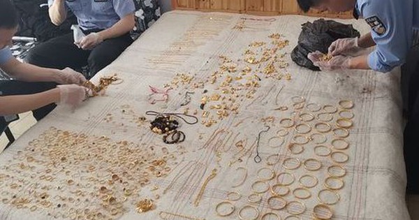 Phát hiện gần 5kg vàng trị giá 5,7 tỷ đồng bên trong bức tường một căn nhà thuê avatar1747823446627 1747823447309916830364 0 50 319 560 crop 1747823464608754016924jpeg