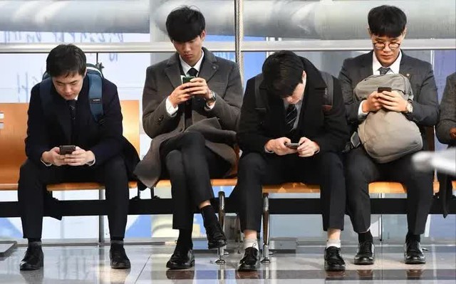 Gần 600.000 thanh niên Hàn Quốc không đi làm, ngại xin việc- Ảnh 1.