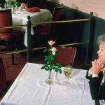 Nhiếp ảnh gia dùng 35 năm để chụp những người đi ăn một mình trong nhà hàng: Kết quả khiến người xem lặng người avatar1748687491093 1748687491503630921010 0 95 315 599 crop 1748687514184294326001jpg