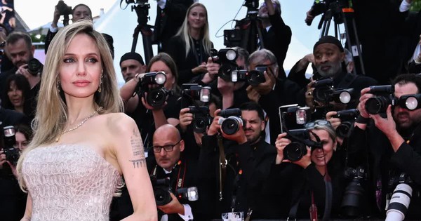 Liệt dây thần kinh số 7 - nỗi ám ảnh của các ngôi sao avatar1748825149638 1748825150711973520636 0 0 628 1200 crop 17488252275391374176286jpg