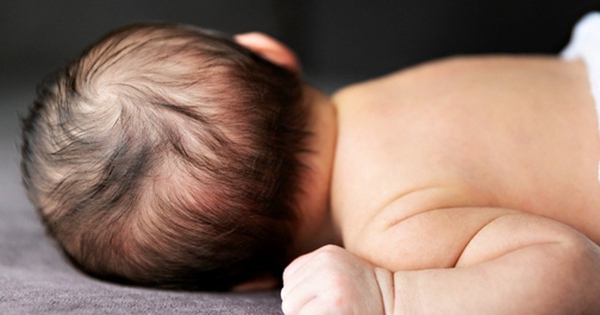 Mải dùng điện thoại, nữ y tá cắt nhầm ngón tay cái của trẻ sơ sinh avatar1748825700058 17488257001731205747103 0 0 315 504 crop 17488257142341653650233jpg