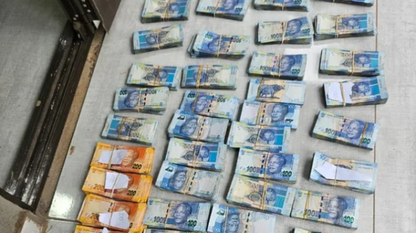 Tịch thu hàng chục xấp tiền mặt trị giá lên tới tỷ đồng dưới gầm giường của doanh nhân làm dịch vụ thông quan hàng hoá avatar1748942027246 17489420281041758240697