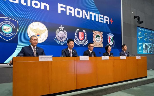 Triệt phá mạng lưới lừa đảo toàn châu Á, 1.800 người bị bắt- Ảnh 1. Triệt phá mạng lưới lừa đảo toàn châu Á, 1.800 người bị bắt- Ảnh 1.