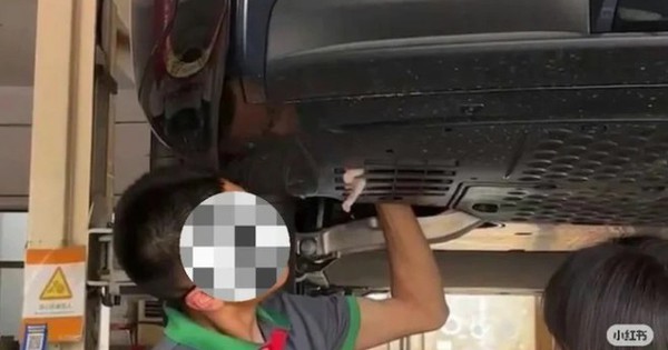 Thấy bàn chân lạ thò ra từ gầm xe ô tô, cô gái hoảng sợ tìm người giúp và nhận về cái kết bất ngờ avatar1749201873917 17492018750901277149402 198 0 609 657 crop 17492018975371170900628jpg