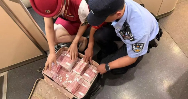 Phát hiện chiếc vali chứa 3,6 tỷ đồng bỏ quên trên tàu avatar1749889530873 17498895313901795866511jpg