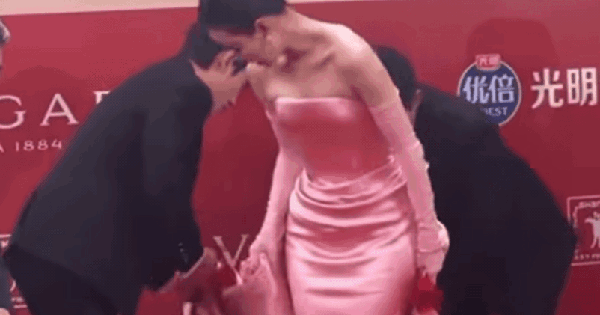 Mỹ nhân "xinh, sang, slay" nhất Trung Quốc: Visual tinh hoa hội tụ, còn được 2 sao nam cực phẩm cùng xách váy avatar1749988744708 1749988744972663345116 27 0 448 804 crop 1749988817200318414256gifpng