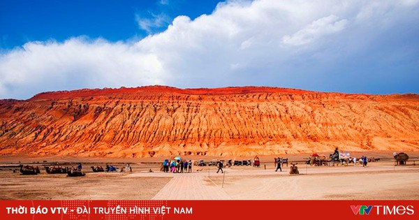 Bất chấp nắng nóng 62°C, du khách đổ đến 'chảo lửa' Hỏa Diệm Sơn avatar1750035332280 17500353327091507436837jpg