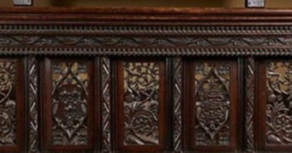 Chiếc giường gỗ bị bỏ lại trong bãi đậu xe được bán hơn 600 tỷ đồng avatar1750149457666 17501494580482106846134 0 87 272 522 crop 1750149502967373020396jpg