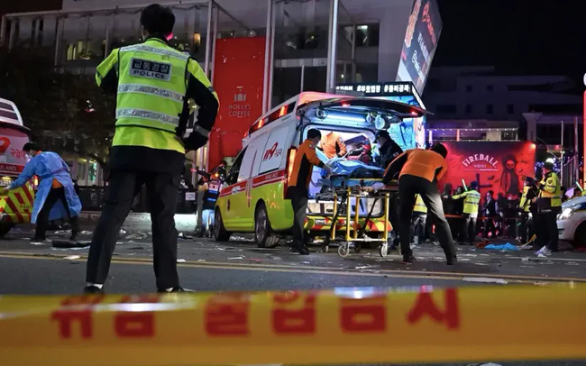 Hàn Quốc điều tra toàn diện, xác định nguyên nhân thảm họa giẫm đạp Itaewon- Ảnh 1. Hàn Quốc điều tra toàn diện, xác định nguyên nhân thảm họa giẫm đạp Itaewon- Ảnh 1.