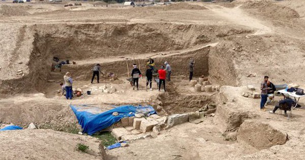 Báu vật nặng 12 tấn lộ ra dưới cung điện cổ Trung Đông avatar1750470535453 17504705358451771611798 0 29 315 533 crop 1750470555699266109111jpg