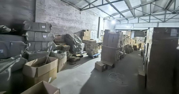 Theo dõi căn nhà có tiếng gầm rú ban đêm, triệt phá đường dây sản xuất thực phẩm giảm cân giả, bán đắt gấp 80 lần: Tịch thu kho hàng trị giá 36 tỷ đồng avatar1751245706294 1751245706615918327313 130 0 805 1080 crop 17512457288411421926334jpeg