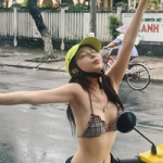 Xôn xao hình ảnh gái xinh diện bikini, hồn nhiên check-in giữa đường phố: Trang phục gợi cảm nhưng không phù hợp avatar1751344263229 17513442635641799647432png