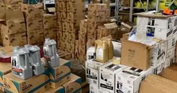 Theo dõi hàng loạt gian hàng online, cảnh sát triệt phá đường dây sản xuất dầu nhớt giả gần 400 tỷ đồng, lợi nhuận 500%: có cả nhãn hiệu Castrol, Mobil, Shell... avatar1751432706880 17514327071911293349221jpg