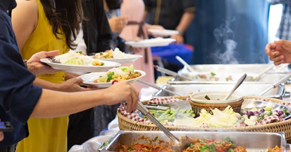 Ăn buffet 360.000 đồng/người, 2 người phụ nữ nhập viện,yêu cầu bồi thường 7 triệu đồng, cơ quan quản lý khẳng định: Không cần, lỗi ở khách avatar1751505363707 1751505363949747166211png