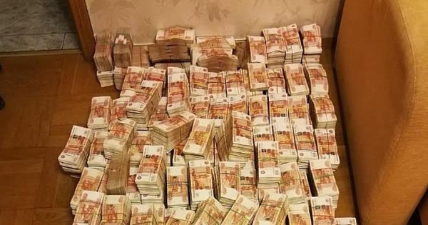 Thu giữ 200 tỷ đồng tiền mặt nặng 130 kg giấu bên trong ghế sofa tại nhà của cựu nhân viên kế toán, mất hàng giờ kiểm đếm avatar1751893029886 1751893030219834088796jpg