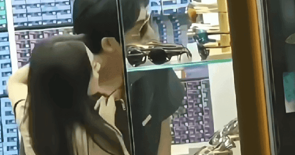 Tóm dính cặp đôi ngôn tình hẹn hò không thèm giấu diếm: Sơ hở là nắm tay, bảo sao fan lụy lên lụy xuống avatar1752377169845 17523771707541247569749 20 0 433 788 crop 1752377209011700367629gifpng