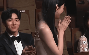 Lần đầu có mỹ nhân được khen