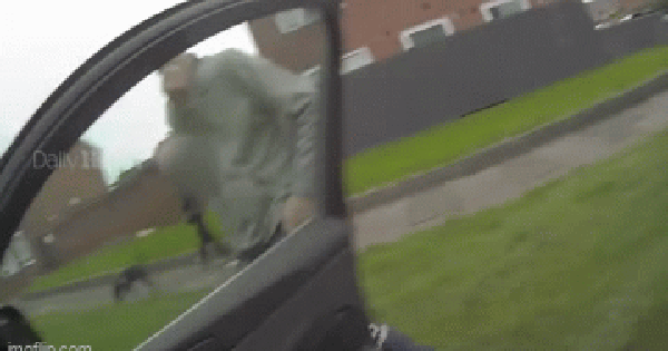 Cướp điện thoại và hành hung người phụ nữ, gã đàn ông phải hét lên khi gặp 1 thứ, cầu xin được buông tha avatar1752733269367 17527332696661619104644gifpng