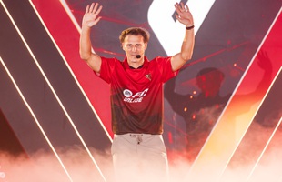 FC Online mừng sinh nhật 7 tuổi với sự kiện offline siêu bùng nổ, khán giả vỡ òa trước sự xuất hiện của Diego Forlán avatar1753021563182 17530215708491797449083jpg