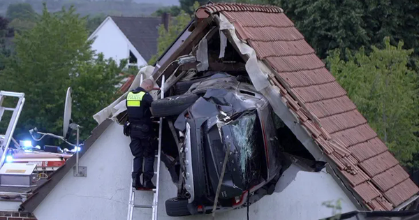 Ô tô tông trúng bé trai 7 tuổi, bay lên không trung đâm thủng mái nhà kho ở Đức avatar1753096378822 1753096379397728636272png