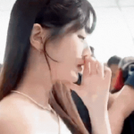 Sau Yoona, đến lượt Jang Won Young đột nhiên mặt tối sầm, "tắt nụ cười" giữa sân bay: Chuyện gì đây? avatar1753197010181 17531970109001568968458 8 0 343 640 crop 1753197107900866379086gifpng