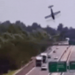 Máy bay lao xuống đường cao tốc rồi phát nổ kinh hoàng, không một ai trong khoang sống sót avatar1753340901454 1753340901888464478385gifpng