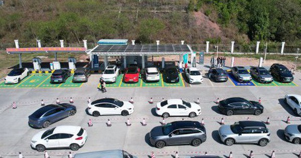 Xe điện nhiều, ít trạm sạc, lúc khẩn cấp phải làm sao: Trung Quốc xử lý bài toán khó bằng cách "cực độc" avatar1753607234236 175360723888631661911 0 28 315 532 crop 1753607265654411517344jpg