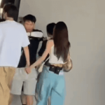 Tóm dính cặp đôi ngôn tình công khai nắm tay giữa đường: Vô tư ôm ấp sát rạt, phim giả tình thật không thể chối cãi avatar1753704602668 1753704603072518220078 0 0 419 801 crop 17537048104541947203121gifpng