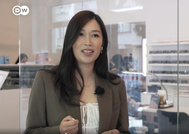 Mơ ước kiếm được triệu USD đầu tiên vào năm 30 tuổi, cô gái gốc Việt gây tiếng vang trên truyền thông Đức với “đế chế” làm nail tại trung tâm Berlin- Ảnh 1. Mơ ước kiếm được triệu USD đầu tiên vào năm 30 tuổi, cô gái gốc Việt gây tiếng vang trên truyền thông Đức với “đế chế” làm nail tại trung tâm Berlin- Ảnh 1.