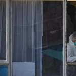 Người đàn ông rơi từ tầng cao khách sạn rồi tử vong, cảnh sát kiểm tra phòng thì sốc với cảnh bên trong avatar1753863248624 17538632489291223371852png