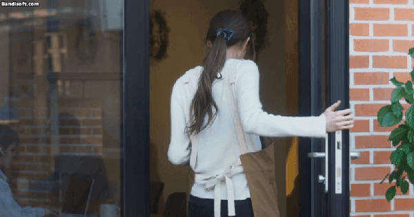 Đẹp như cô gái này mà đi bưng bê đúng là phí của trời: Nhan sắc "dịu keo" vô cùng, sinh ra để vào showbiz avatar1753867434114 1753867434642979760871 0 0 424 810 crop 17538675730541241922290gifpng