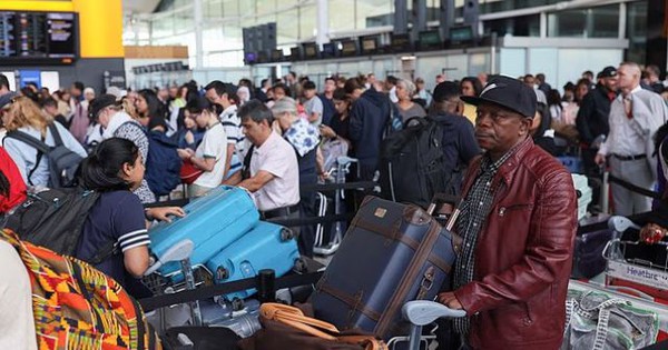 Khủng hoảng hàng không Anh: Hàng trăm chuyến bay bị hủy, hành khách vật vã ở sân bay vì lý do không ngờ avatar1753941549629 1753941549977798913492jpg