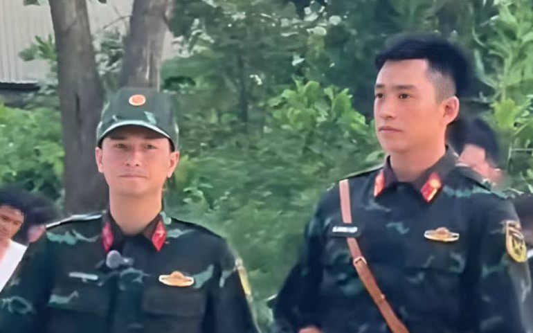 Thượng uý Lê Hoàng Hiệp bất ngờ xuất hiện bên cạnh dàn sao, khiến top 1 trai đẹp Huỳnh Anh - Bình An