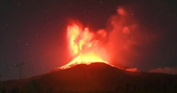 Núi lửa Lewotobi Laki-laki ở Indonesia phun trào dữ dội, cột tro bụi cao 18 km avatar1754182663523 17541826637911466471372jpg