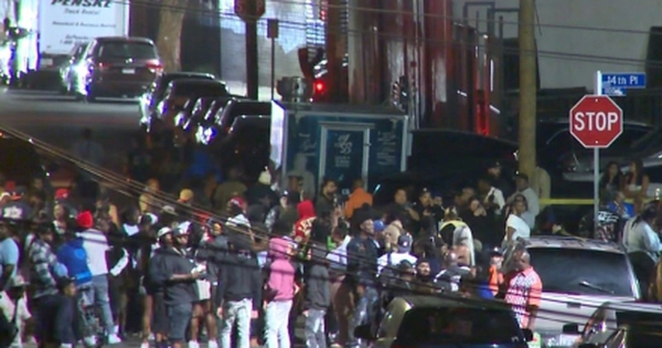 Xả súng sau lễ hội âm nhạc ở Los Angeles, 2 người thiệt mạng avatar1754365999277 175436599960427696550 0 38 276 479 crop 1754366019464190446896jpg