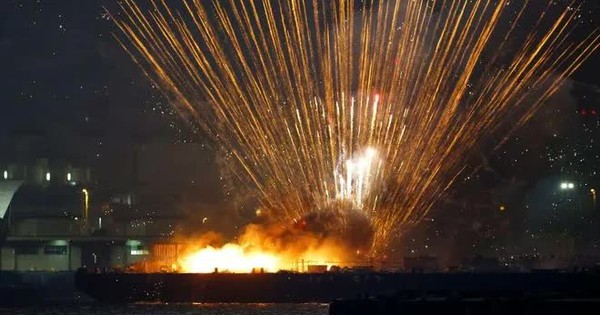 Hai sà lan chở pháo hoa bốc cháy tại Nhật Bản, 5 người nhảy xuống biển thoát thân avatar1754408657013 17544086573681281597205jpg