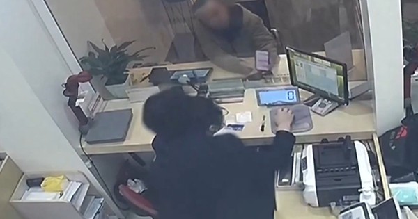 Tài khoản đã lâu không hoạt động bỗng nhận được 1 tỷ, khách hàng yêu cầu chuyển khoản gấp: Nhân viên ngân hàng lập tức báo công an- Ảnh 1.