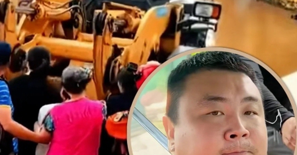 "Người hùng" dùng gầu xúc đất của máy ủi cứu hơn 100 nạn nhân lũ lụt avatar1754620485022 1754620485464886474849 0 135 278 579 crop 17546205116091022473327jpeg