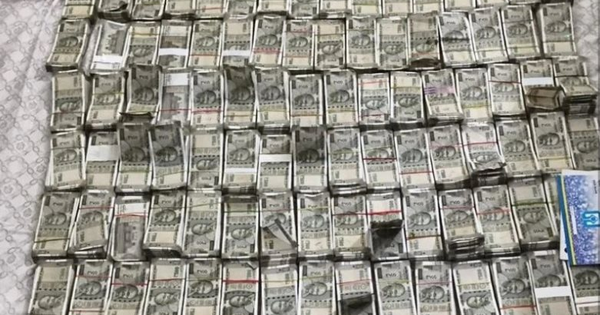 Đột kích nhà kỹ sư hạ tầng nông thôn lương 600.000 đồng/tháng sắp nghỉ hưu, tịch thu 44,8 tỷ tiền mặt chất đống như gạch, nghi phạm tung tiền qua cửa sổ để tẩu tán avatar1754662963529 17546629638081191785739png