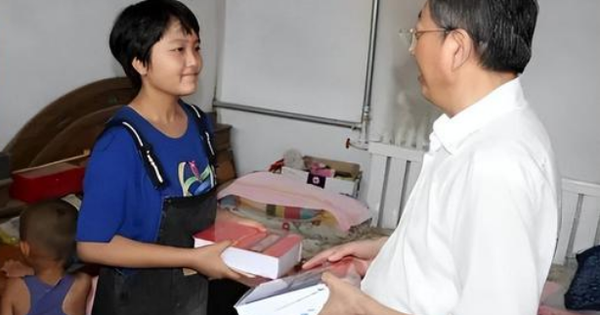 Thi ĐH với số điểm cao kỷ lục, nữ sinh được trường cấp 3 thưởng nóng 146 triệu đồng, 2 trường ĐH top đầu “tranh giành”: Khi đến nhà ai cũng phải lặng người avatar1754717785642 17547177864011397534624png