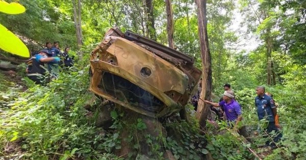 Đi cứu hộ nhưng lại tìm thấy 1 chiếc xe khác, nhìn vào bên trong khiến tất cả đều giật mình avatar1754801797464 17548017980111032313360jpg