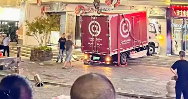 Hai người phụ nữ bị xe tải đâm tử vong khi đang uống trà sữa trước cửa quán nước avatar1754984613036 17549846134041333587052 0 40 541 906 crop 17549846347351596009705jpg