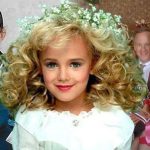 Rúng động hoa hậu nhí bị sát hại dã man khi mới 6 tuổi, sau 3 thập kỷ vẫn chưa vén được bức màn bí ẩn? avatar1755268366149 17552683666941150993591 0 0 352 672 crop 1755268442312798883017jpg