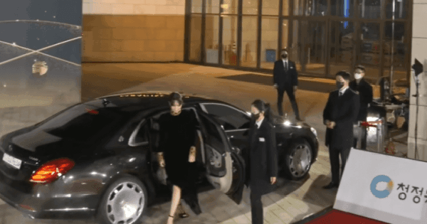 Phim Hàn chưa chiếu đã bị đòi thay hết cả dàn cast: Toàn minh tinh hạng A đẹp nức tiếng, chuyện gì xảy ra vậy trời? avatar1755338960967 1755338962065802607747 66 0 377 594 crop 1755339174904834674669gifpng